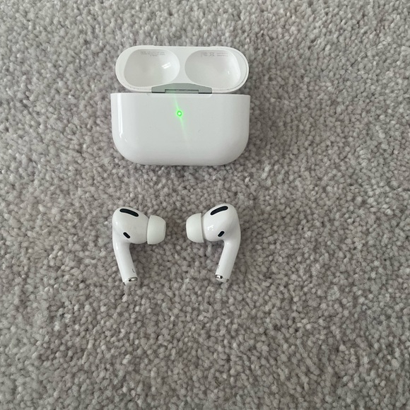 AirPod First Gen pros - Picture 7 of 8
